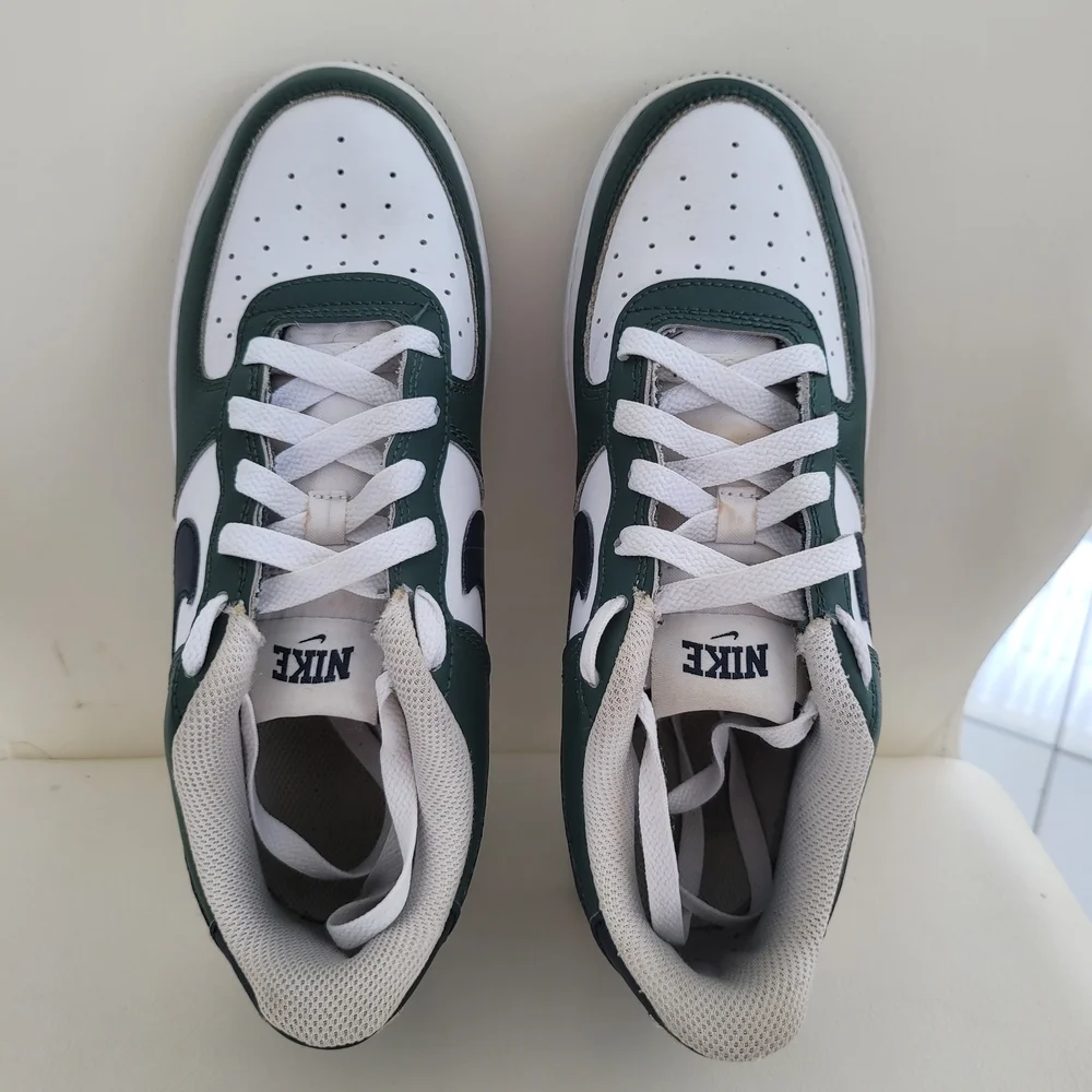 Nike Air Force 1 Low Grade School Lifestyle Shoes (Vintage Green/White/Obsidian)